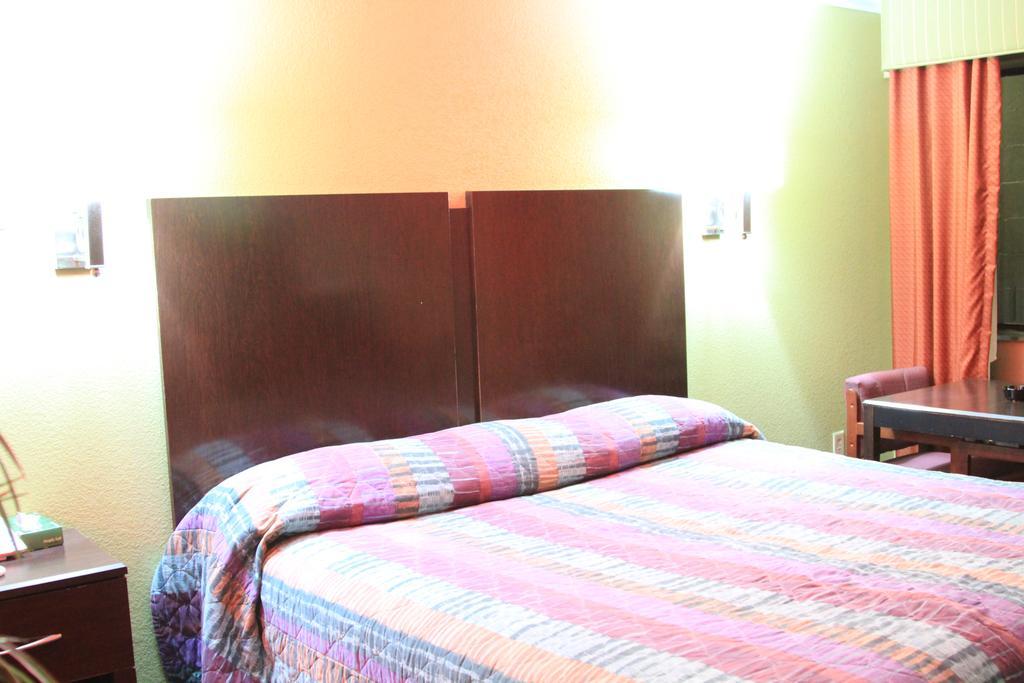 Mounts Motel Lawrenceville Buitenkant foto