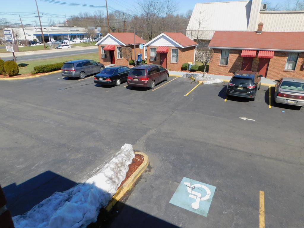 Mounts Motel Lawrenceville Buitenkant foto