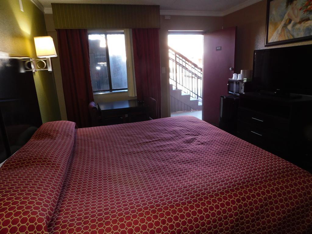 Mounts Motel Lawrenceville Buitenkant foto