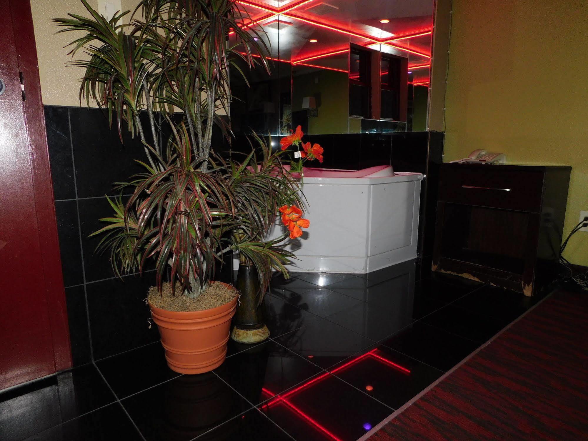 Mounts Motel Lawrenceville Buitenkant foto