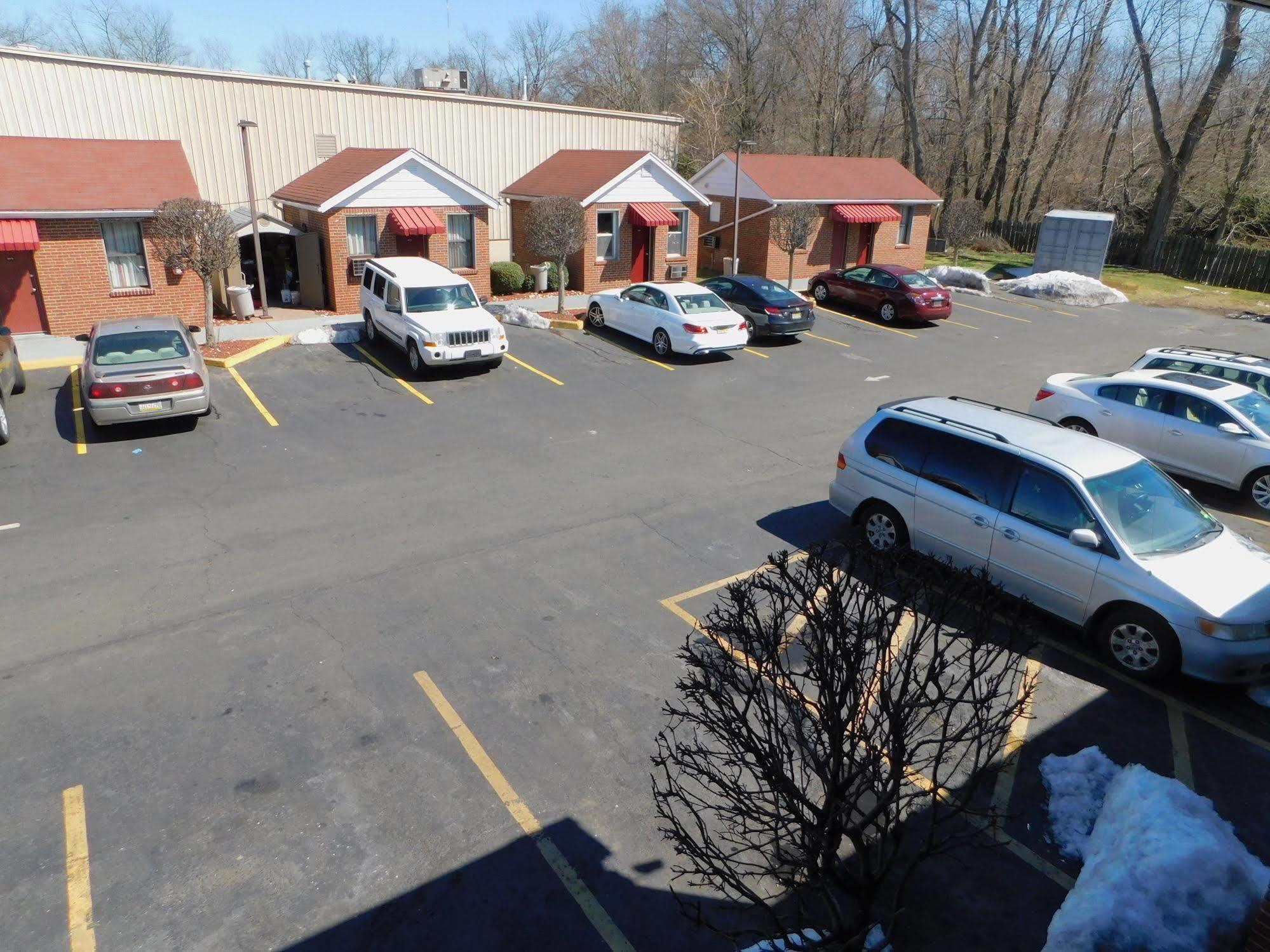Mounts Motel Lawrenceville Buitenkant foto
